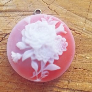 Vintage Peachy Coral & Cream Resin Cameo Pendant